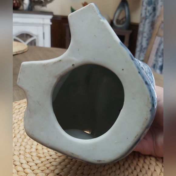 Asian boy with koi fish - Picture 5 of 6